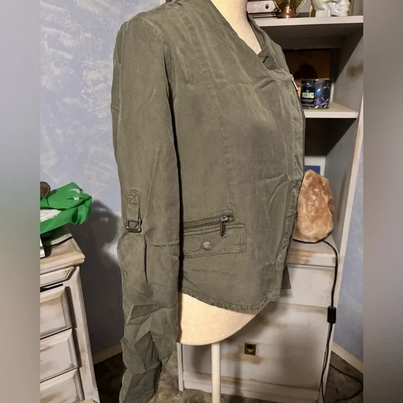 Dex Women's Utility Jacket in Olive medium - Picture 3 of 11